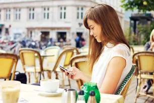 Manje telefoniramo na mobitelima, SMS poruke sve više padaju