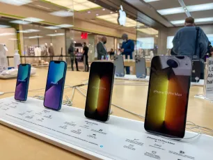 Trumpov savjetnik umanjuje značaj najavljenih carina na iPhone
