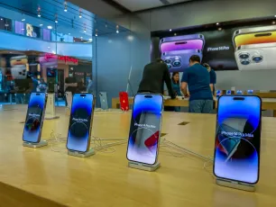 Apple šalje 1,5 milijuna iPhonea iz Indije prije novih carina