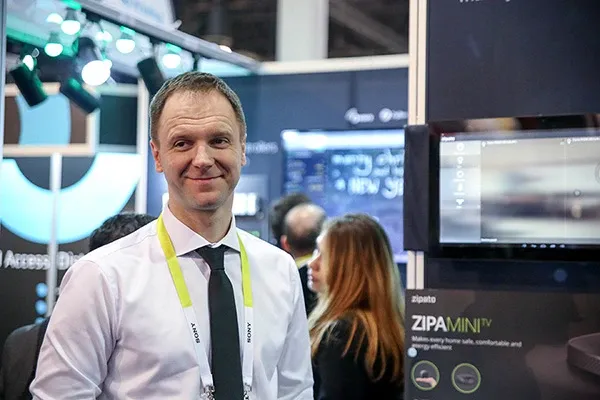 CES 2015 ZIPATO: Nastup koji otvara vrata