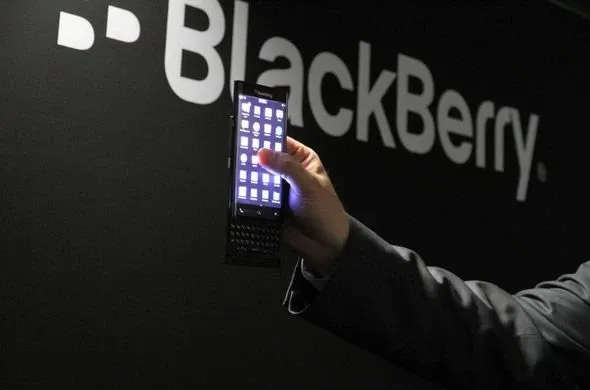 BlackBerry pokazao tajanstveni telefon s zakrivljenim zaslonom i slide tipkovnicom