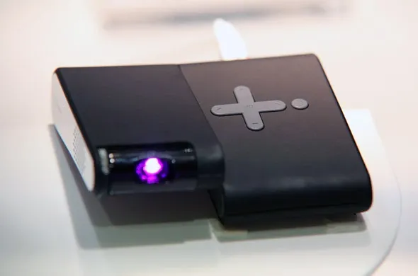 Mini Pocket Projector s vašeg telefona prikazuje slike, video i prezentacije