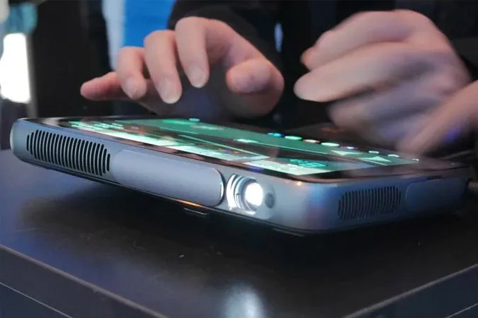 MWC 2016: ZTE predstavio prijenosni projektor/tablet Spro Plus
