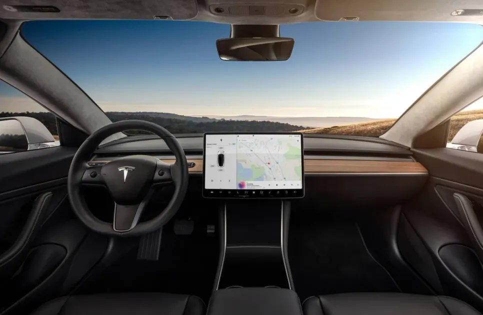 Sučelje na dodir u Tesla Model 3 u listi najgorih dizajnerskih trendova