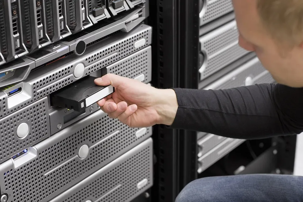 Fujifilm i IBM razvijaju izvorni sustav za pohranu na vrpcu od 50 TB